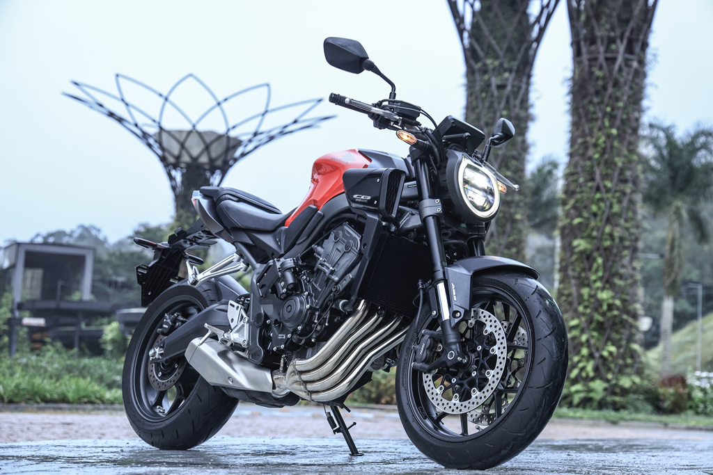 Honda CB650R E-Clutch 2027 com três novas opções de cores