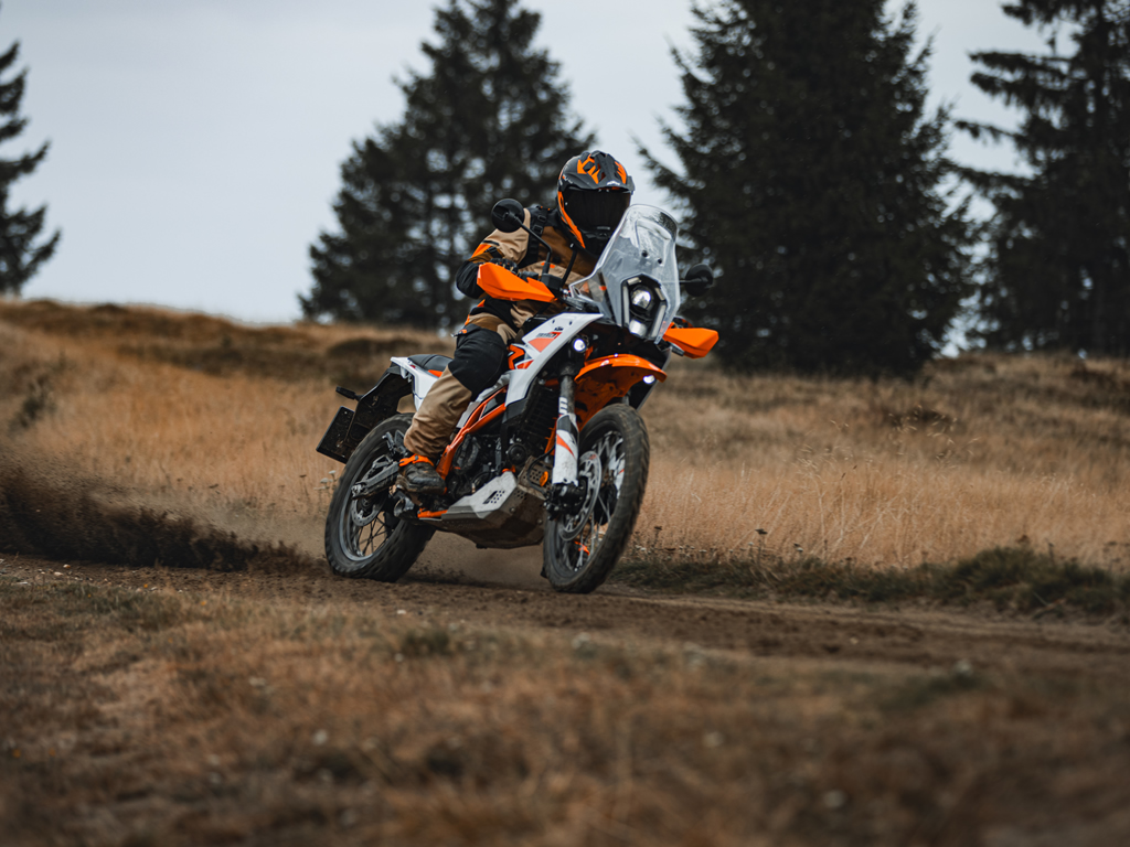KTM lança 390 Adventure R e 390 Adventure X e abre nova fase da marca no Brasil