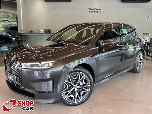 iX xDrive40 A/T