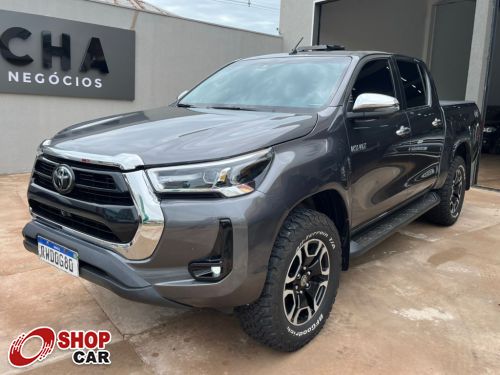 Hilux SRX D4-D 2.8TDi 16v 4X4 C.D. A/T | 22/22 - Cinza