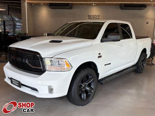 1500 Classic Laramie Night Edition 5.7 V8 4x4 C.D. A/T
