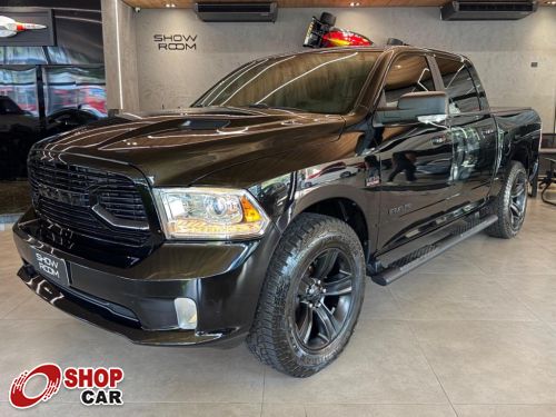 1500 Classic Laramie Night Edition 5.7 V8 4x4 C.D. A/T